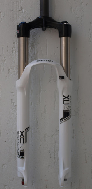 Вилка SR Suntour SF14 XCR AIR DS LO R 120 26", белый (1200054) Вилка SR Suntour SF14 XCR AIR DS LO R 120 26", белый (1200054)