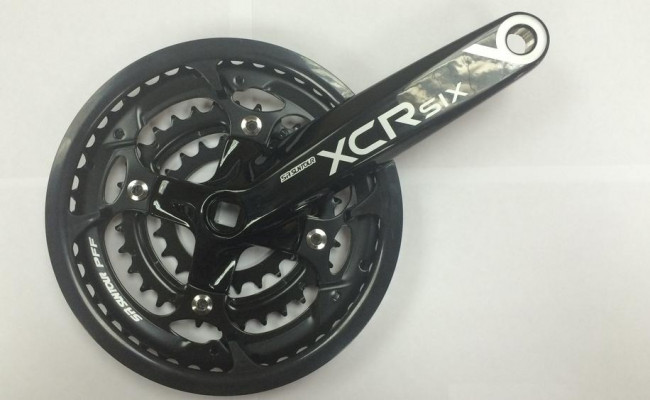 Шатун SR Suntour CW14 XCR6 T414 BDBG 175MM 44/32/22T, черный (SS100352) Шатун SR Suntour CW14 XCR6 T414 BDBG 175MM 44/32/22T, черный (SS100352)