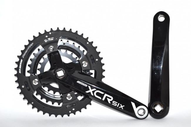Шатун SR Suntour CW14 XCR6 T424 BD 175MM 44/32/22T, черный (SS100354) Шатун SR Suntour CW14 XCR6 T424 BD 175MM 44/32/22T, черный (SS100354)
