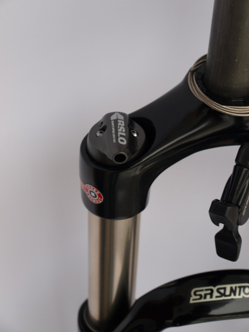 Вилка SR Suntour SF15 XCR AIR DS RL R 15QLC32 100 29", черный (SS100202)