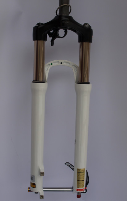 Вилка SR Suntour SF15 XCR AIR DS RL R 15QLC32 100 29", белый (SS100201)