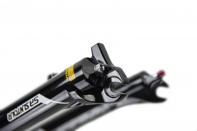 Вилка SR Suntour SF16 Raidon XC DS LO R 100 26", черный (SS100414) Вилка SR Suntour SF16 Raidon XC DS LO R 100 26", черный (SS100414)