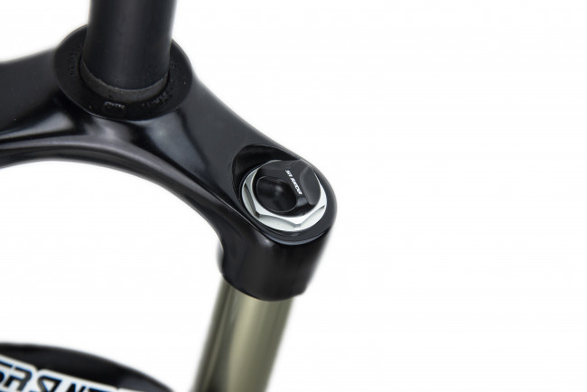 Вилка SR Suntour SF16 Raidon XC DS LO R 120 26", черный (1200123) Вилка SR Suntour SF16 Raidon XC DS LO R 120 26", черный (1200123)