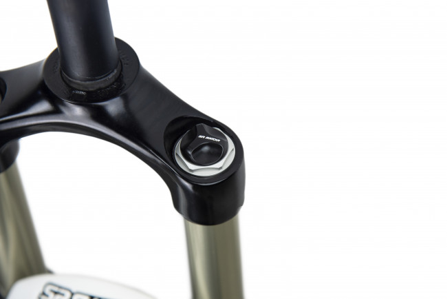 Вилка SR Suntour SF16 Raidon XC DS LO R 100 29", белый (1200129) Вилка SR Suntour SF16 Raidon XC DS LO R 100 29", белый (1200129)